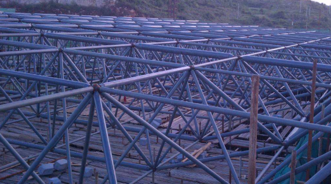 岑溪概述网架加工中对钢材的质量的过细恳求